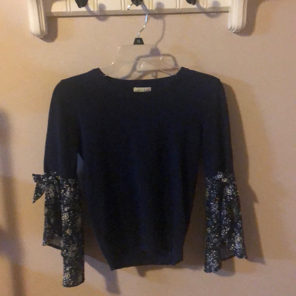 Blue mid sleeve shirt